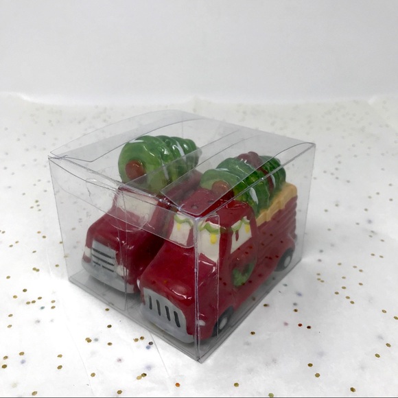 Vintage Farmhouse Style Christmas Salt&Pepper Shakers - Picture 8 of 8